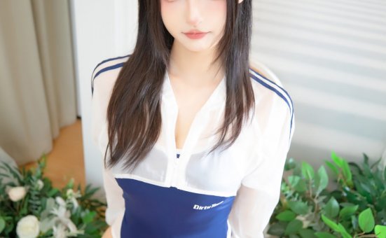 神楽坂真冬 – 夏日泳装 [75P+2V-423MB]