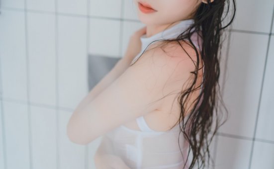 usejan(蓝蓝) – NO.12 白衣竞泳 [36P-73MB]