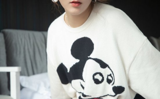 [MSLASS梦丝女神] 2019.11.12 NO.064 《雨晨 白卫衣下的丝袜》[62+1P461M]