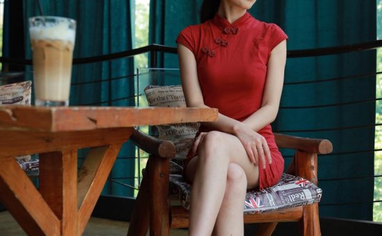 [IESS异思趣向] 2021.06.10 丝享家828：小高《自古红颜多美腿》[80P／104MB]