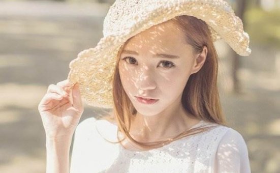 清纯少女夏日清凉街头唯美写真图片