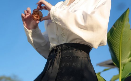 [Ugirls尤果网]爱尤物 2022.09.05 No.2674 青树 节日主题写真 [35P-96MB]