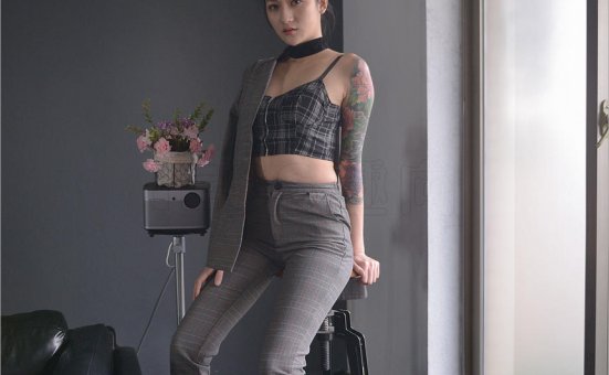 [IESS异思趣向] 2018.06.20 丝足便当241：《短网袜、长裤与职场》潇潇 [99P/208M]