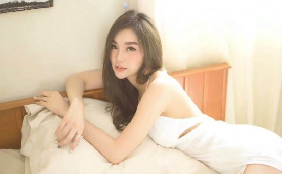 蕾丝美女美腿翘臀性感丰满写真