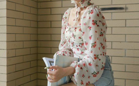 [IESS异思趣向] 2021.07.03 丝享家850：可可《法式碎花裙》[81P／191MB]