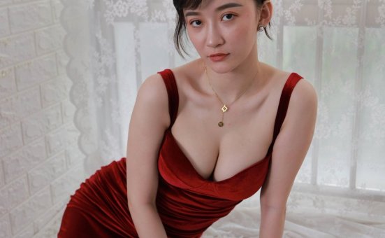 [IESS异思趣向] 2021.07.24 丝享家869：秋秋《姓感红裙女神》[93P／124MB]