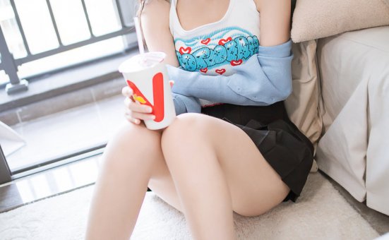 [YALAYI雅拉伊]2022.02.18 NO.899 回我们家 弈思[41+1P／458MB]