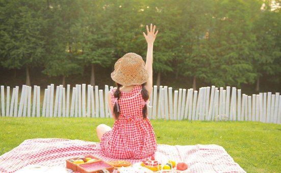 小清新可爱美少女户外写真图片