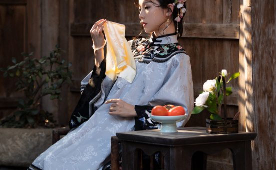 [YITUYU艺图语]2023.05.02 四四方方一片天 一方伊人yi[28+1P／384MB]