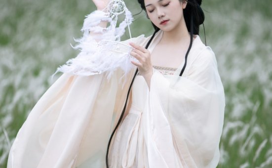 [YITUYU艺图语]2023.05.04 遇见春 秋哒哒–[31+1P／330MB]