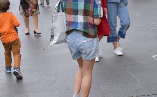 [YJ街拍]007 王の楼道 传单妹的逆袭！[81P-72MB]