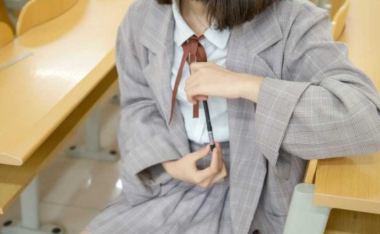 梦丝女神 刘诺-教室顷语 [61+1P]