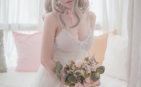 [Cosplay]Coser女神@Yoko宅夏Cos – 白色丝质连衣裙 [26P]