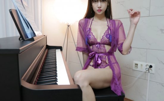 清纯美女Leezy写真视频 [5V1.79G]