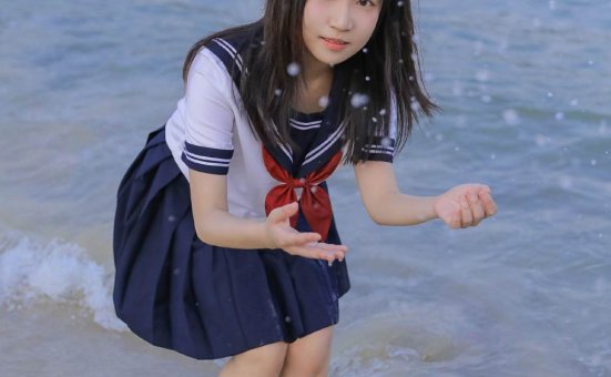 海边美女大学生制服诱惑写真