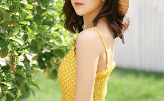 小清新夏日美女性感户外写真