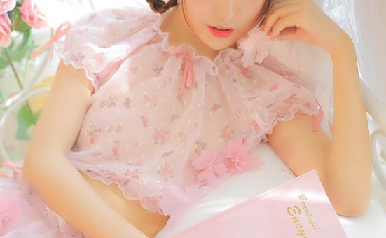 大眼睛萝莉美少女长腿诱惑写真图片