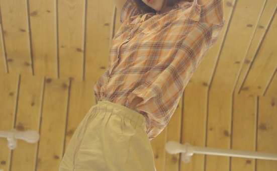 清新养眼短发美女私房写真图片