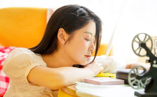 清新气质美女养眼写真图片