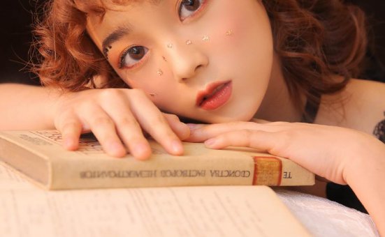 麻辣红唇美女模特暗黑万圣节美女写真