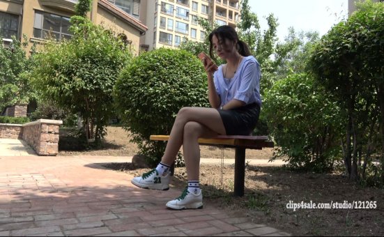 [K&M]丝足视频 NO.0011 运动鞋白色脏袜子[1V／0.99GB]