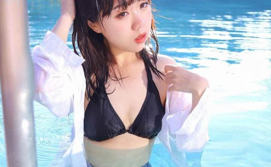 泳衣美女性感夏日湿身诱惑写真