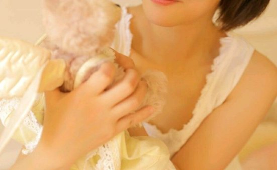 短发清纯美女可爱俏皮写真图片