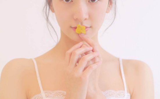 极品吊带美女性感酥胸诱惑写真