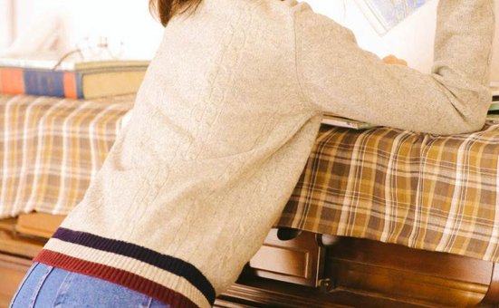 马尾辫美女清纯养眼写真图片