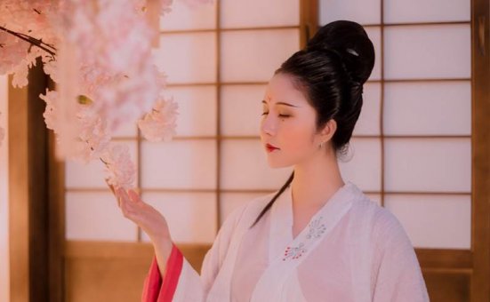 日系美女古风和服写真图片