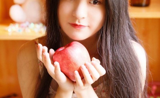 气质美女碎花裙清新写真图片
