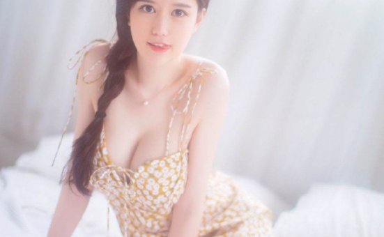 绝色美女丰满事业线性感长腿写真