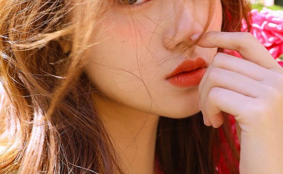 氧气美女户外诱人写真图片