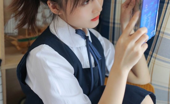 白丝美女性感制服诱惑写真