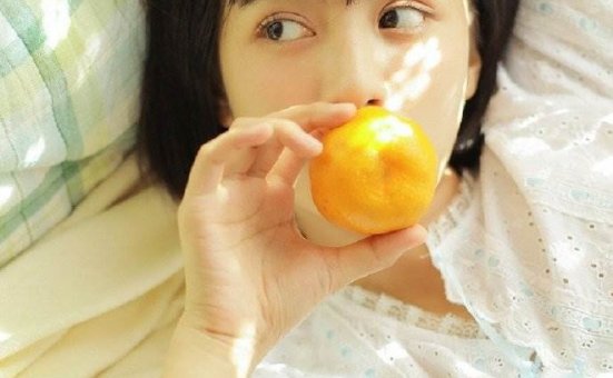 日系短发美女白皙美腿清新写真图片