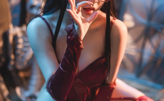 是一只熊仔吗 –  红色corset [42P-189MB]