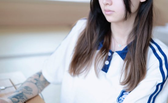 凡夫摄影 NO.0003 – 纹身美少女小恩原味棉袜裸足[208P+1V／2.39GB]