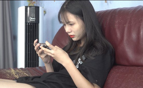 南国足艺视频 NO.035 清纯小雪害羞脱白袜，近距离秀脚[1V-3.89G]