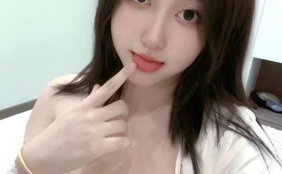 微密圈爱喝牛奶的墩墩_丝绒睡衣 [20P+1V-63MB]