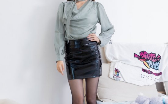 物恋传媒 NO.2460 泡泡-高跟鞋、油亮薄黑丝（脚尖透明款）、ol风[150P-1V-3.85G]